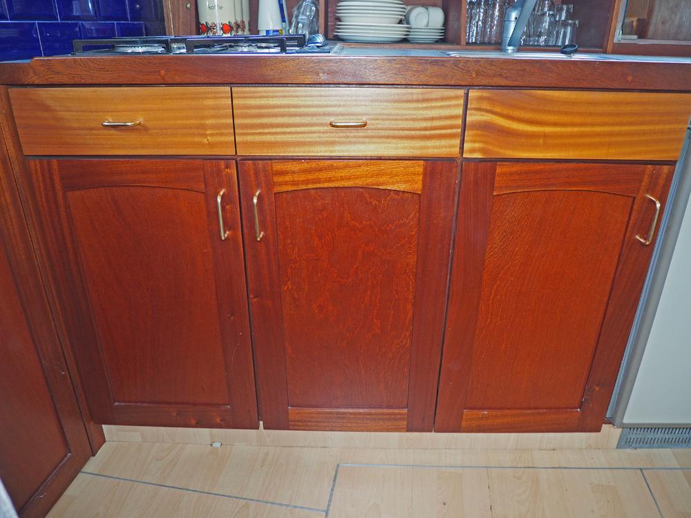 Saloon, Accommodation